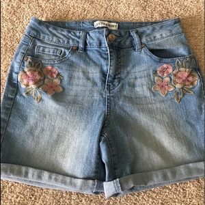 Artisan NY embroidered jean shorts